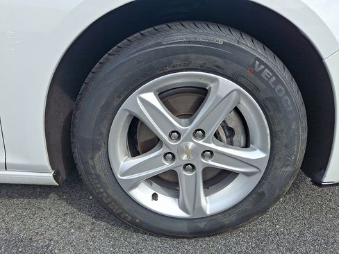 Used 2024 Chevrolet Malibu LT image 9