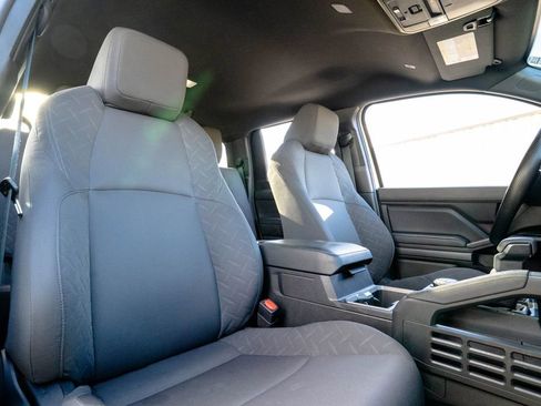 Used 2025 Toyota Tacoma SR5 AWD/4WD image 17