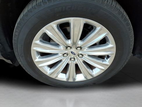 Used 2023 Ford Explorer Limited w/ Equipment Group 301A AWD/4WD image 12