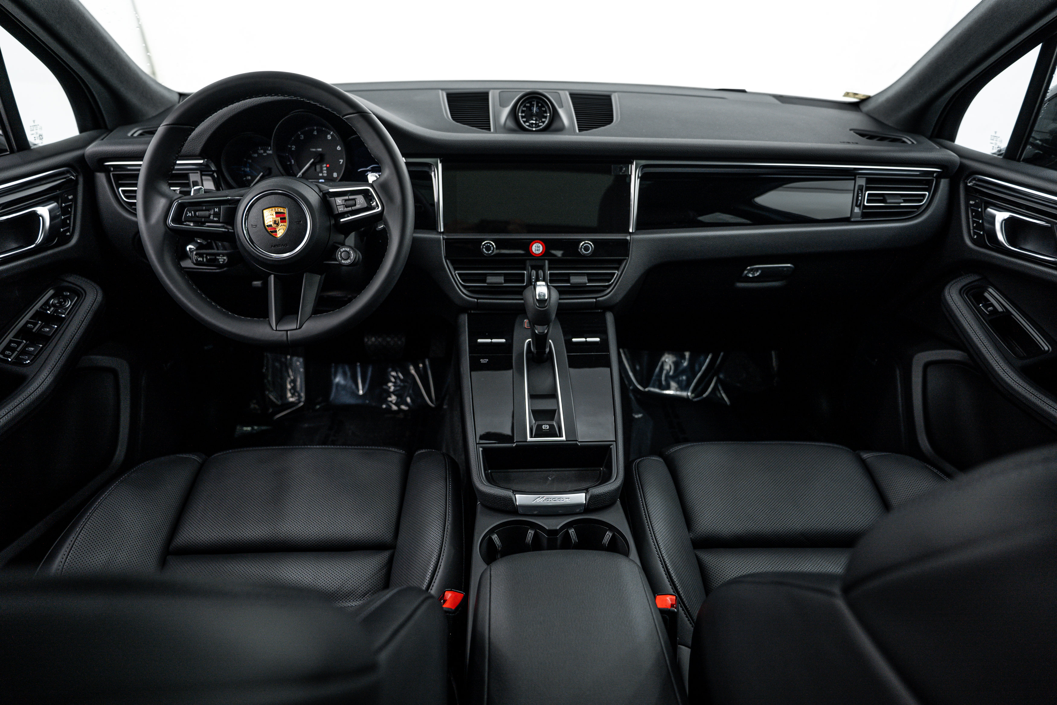 Certified 2026 Porsche Macan AWD/4WD image 12