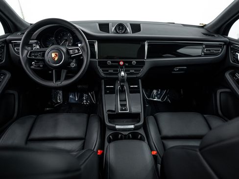 Certified 2026 Porsche Macan image 12