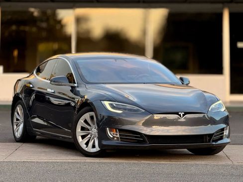 Used 2017 Tesla Model S 75D image 2