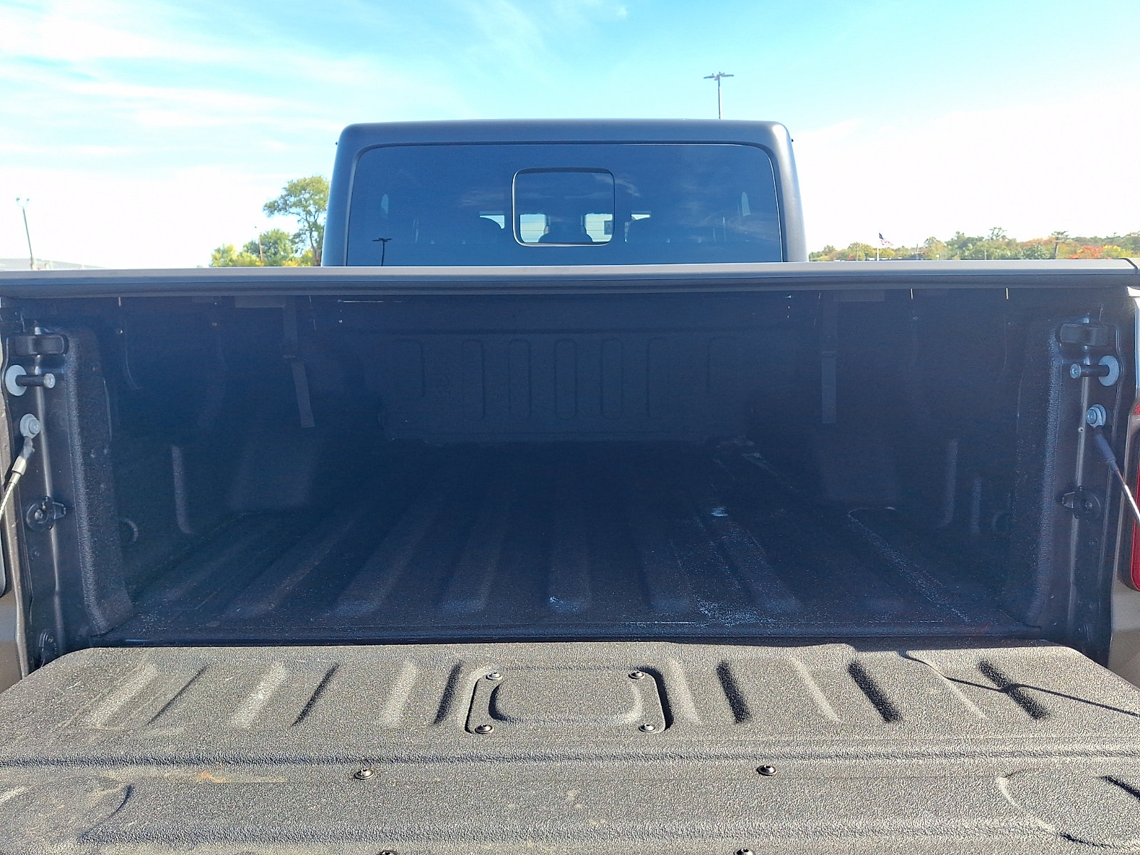 Used 2025 Jeep Gladiator Sport AWD/4WD image 29