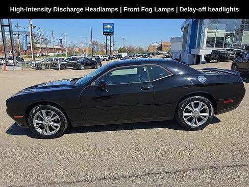 Used 2022 Dodge Challenger SXT w/ Driver Convenience Group AWD/4WD image 6
