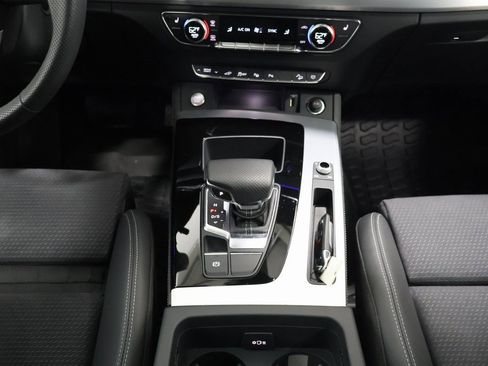 Used 2024 Audi Q5 e Prestige w/ Prestige Package image 20