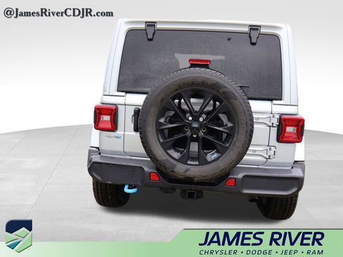 Used 2023 Jeep Wrangler Unlimited Sahara w/ Cold Weather Group AWD/4WD image 15