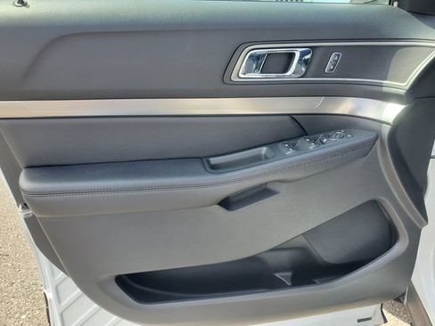 Used 2018 Ford Explorer XLT w/ Equipment Group 202A FWD image 8
