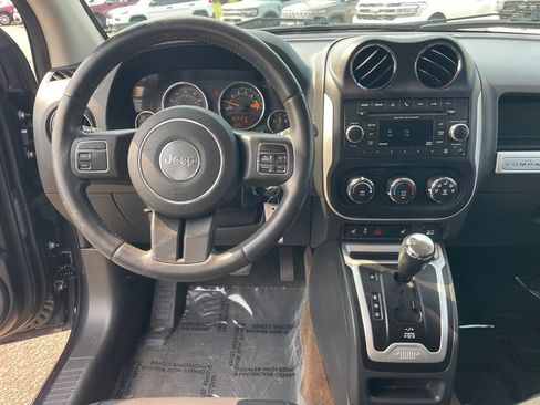 Used 2014 Jeep Compass Latitude AWD/4WD image 4