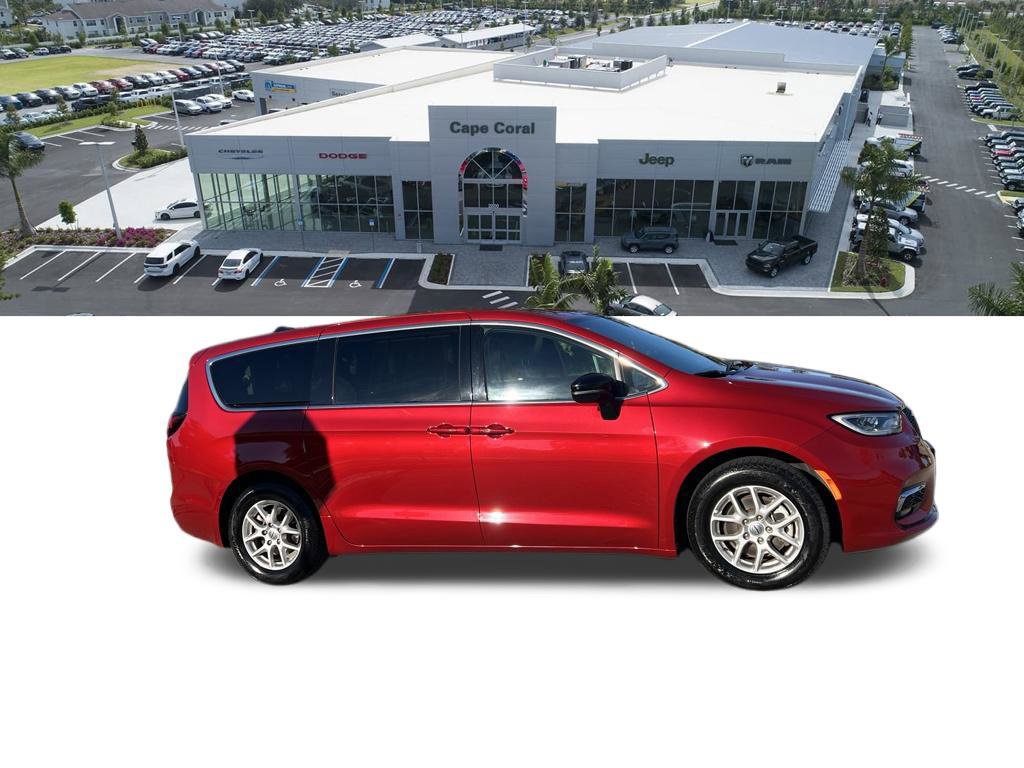 Used 2025 Chrysler Pacifica Select FWD image 4
