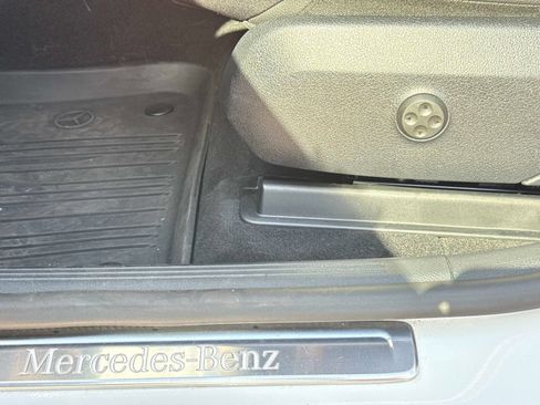 Used 2023 Mercedes-Benz GLC 300 image 16