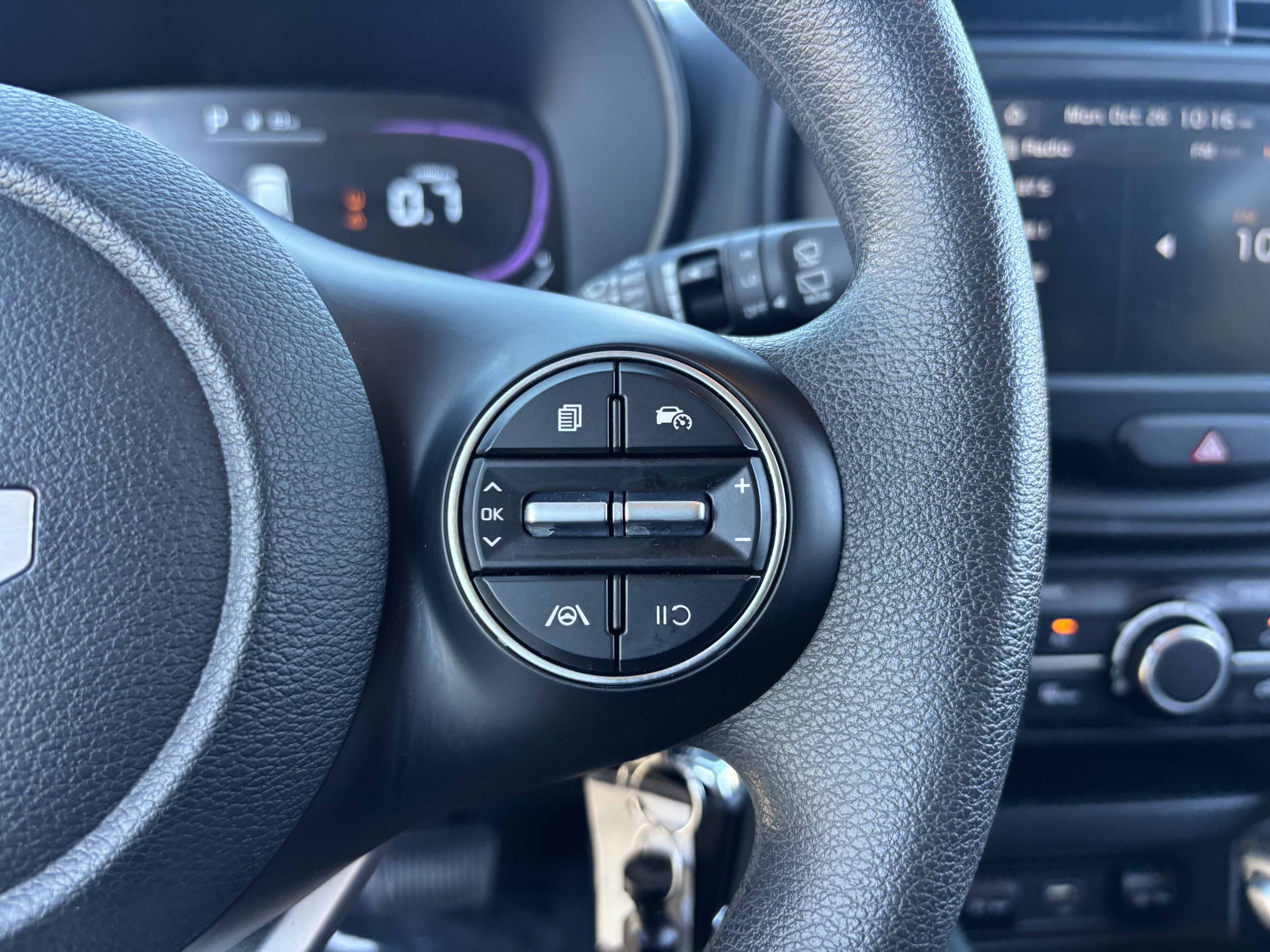 Certified 2025 Kia Soul LX w/ LX Technology Package FWD image 26