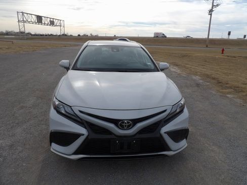 Used 2024 Toyota Camry SE image 3