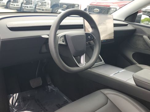 Used 2026 Tesla Model Y Long Range image 12