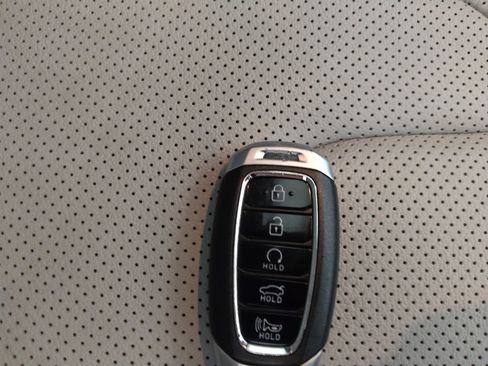 Used 2023 Hyundai Elantra Limited w/ Preferred Accessory Package FWD image 32