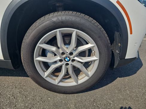 Used 2022 BMW X5 xDrive40i w/ Parking Assistance Package AWD/4WD image 21