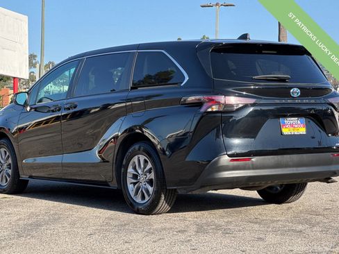 Used 2024 Toyota Sienna LE image 6