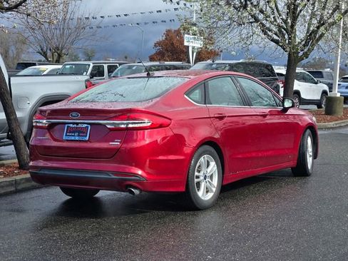 Used 2018 Ford Fusion SE w/ Fusion SE Technology Package image 4