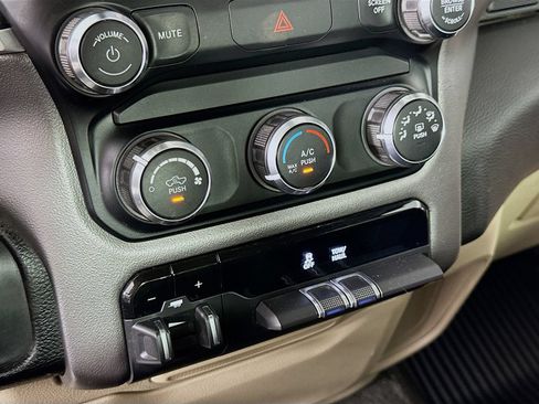 Used 2020 RAM 1500 Big Horn AWD/4WD image 16