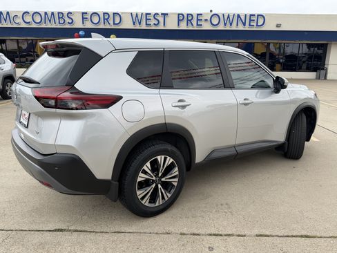 Used 2023 Nissan Rogue SV FWD image 5