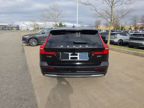 Used 2025 Volvo V60 B5 Cross Country Plus AWD/4WD image 5