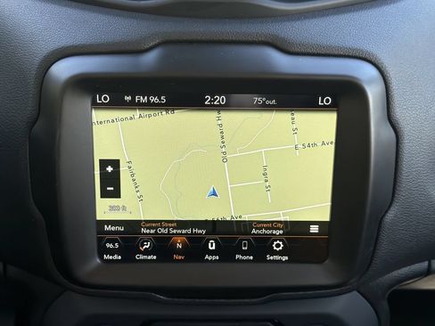 Used 2023 Jeep Renegade Latitude AWD/4WD image 18