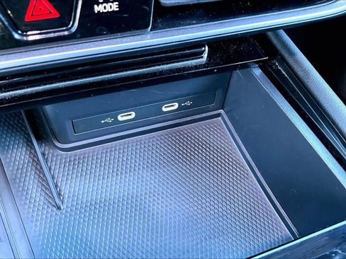 Used 2025 Volkswagen Atlas Cross Sport SE image 36