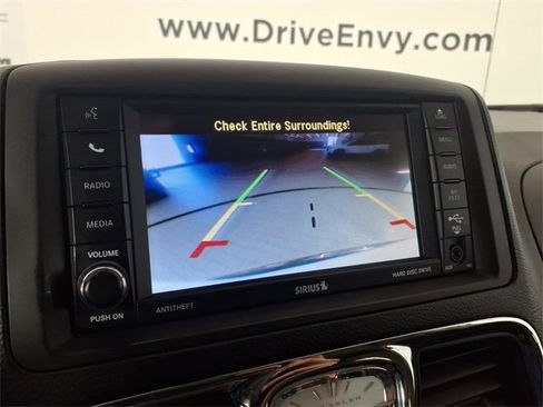 Used 2014 Chrysler Town & Country Touring-L w/ Driver Convenience Group image 26