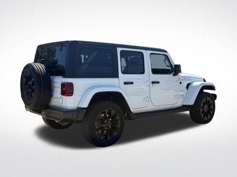 Used 2023 Jeep Wrangler Unlimited Sahara w/ Cold Weather Group AWD/4WD image 3