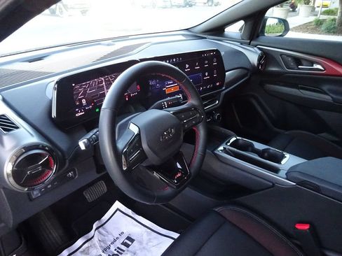 Certified 2024 Chevrolet Equinox EV RS FWD image 12