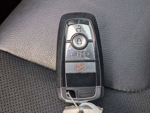 Used 2021 Ford Edge ST image 29