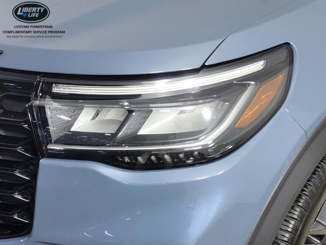 Certified 2025 Ford Explorer ST-Line w/ Premium Package AWD/4WD image 10