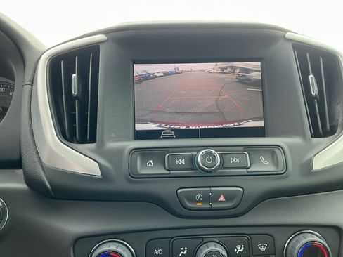 Used 2024 GMC Terrain SLE w/ Driver Convenience Package image 17