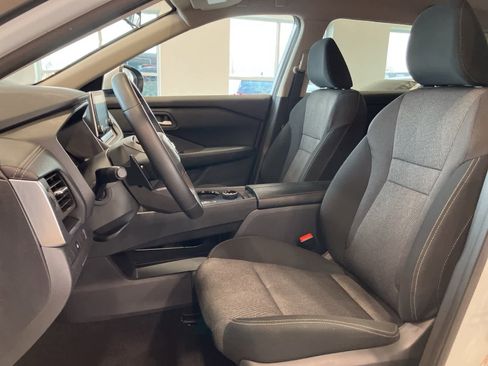 Used 2025 Nissan Rogue SV image 10