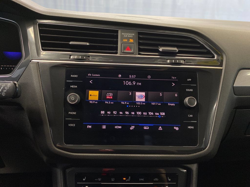 Used 2022 Volkswagen Tiguan SE AWD/4WD image 17
