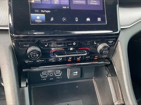 Used 2023 Jeep Grand Cherokee L Laredo image 31