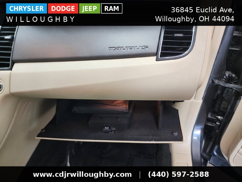 Used 2017 Ford Taurus SE FWD image 35