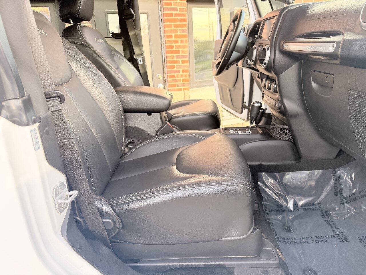 Used 2016 Jeep Wrangler Sahara w/ Dual Top Group AWD/4WD image 14