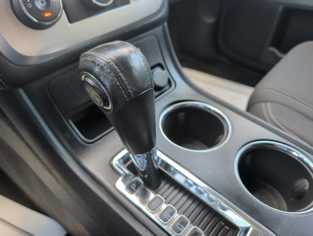 Used 2015 GMC Acadia SLE FWD image 16