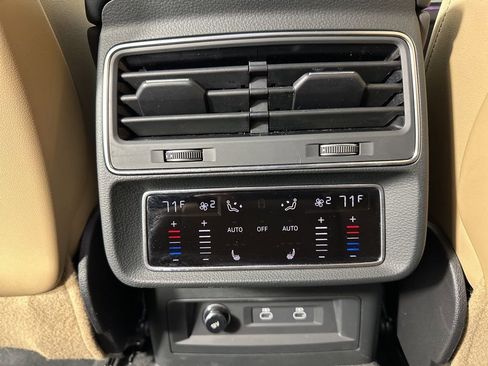 Used 2023 Audi Q8 Prestige w/ Prestige Package image 20