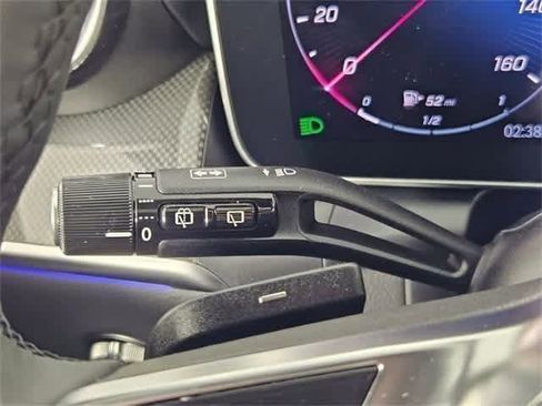 Used 2025 Mercedes-Benz GLC 300 4MATIC image 27