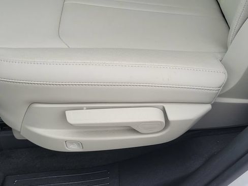 Used 2024 Kia Sorento S w/ Panoramic Sunroof Package FWD image 11