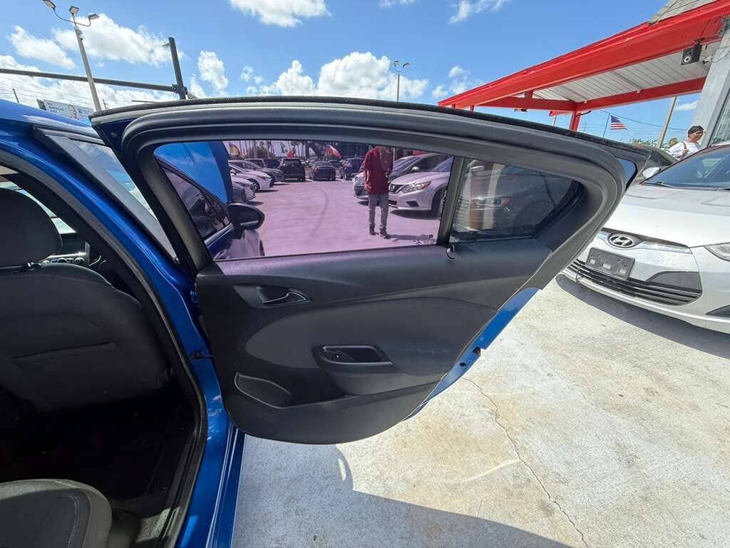 Used 2017 Chevrolet Cruze LT w/ Sun And Sound Package FWD image 12