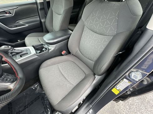 Used 2021 Toyota RAV4 XLE image 13