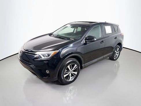 Certified 2018 Toyota RAV4 XLE FWD image 3