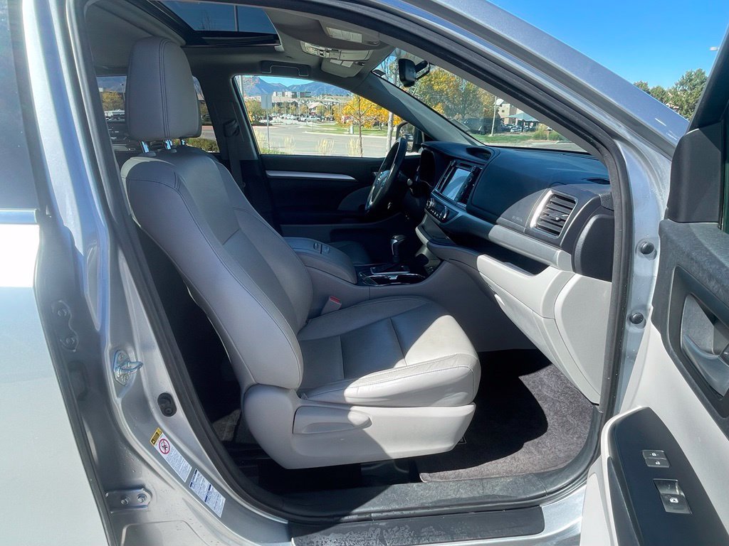 Used 2014 Toyota Highlander XLE AWD/4WD image 33