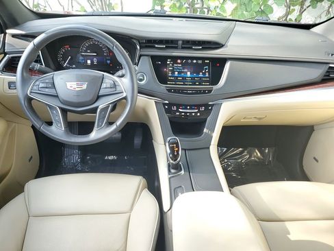 Used 2018 Cadillac XT5 Luxury w/ Driver Awareness Package image 16