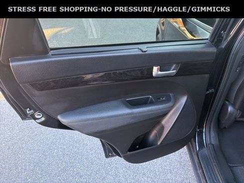 Used 2015 Kia Sorento LX image 25