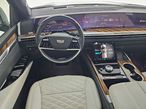 Certified 2025 Cadillac Escalade Sport Platinum w/ LPO, Floor Liner Package AWD/4WD image 21