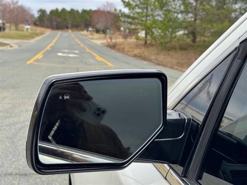 Used 2015 GMC Yukon XL Denali w/ Touring Package image 28