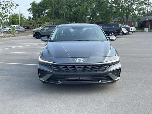 New 2026 Hyundai Elantra SE FWD image 2